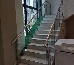 銀行扶手
